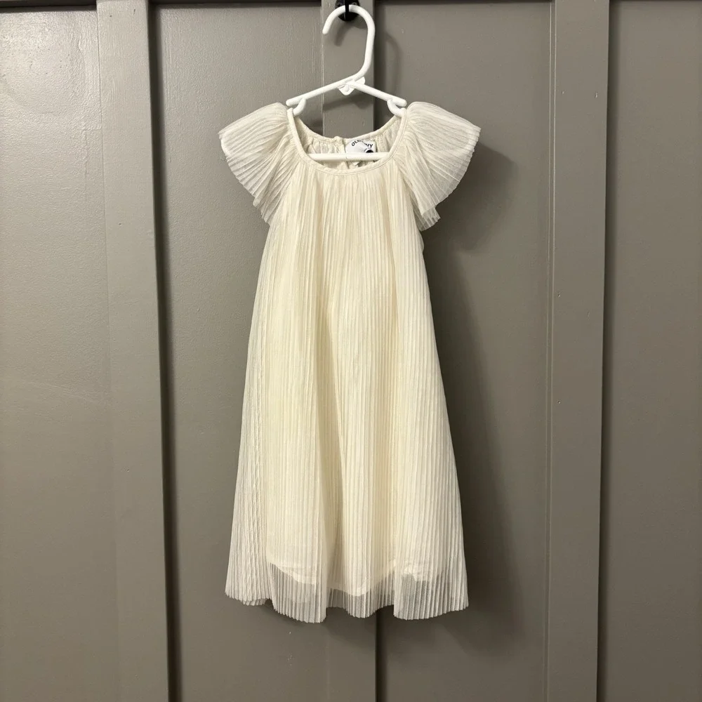 Old Navy Ivory Color Pleated Dress Toddler Girls Size 4T Flutter Sleeve Chiffon